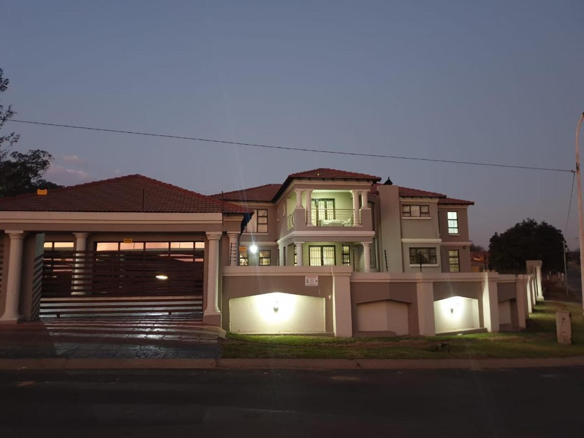 Angelocean Guest House Witbank Exterior foto